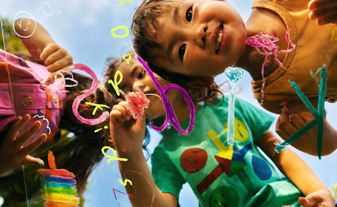 Enfants créatifs en apprentissage