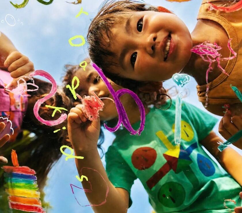 Enfants créatifs en apprentissage